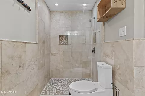Bath - 5525 E Thomas Rd #K16, Phoenix, AZ 85018 photo 3 of 3