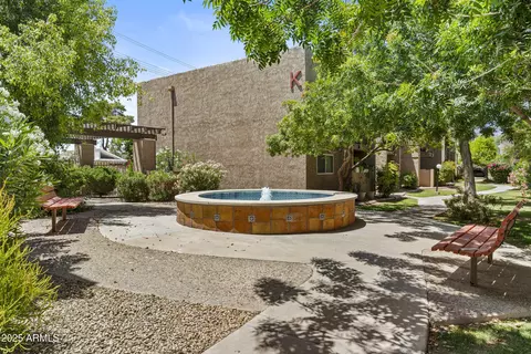 Exterior - 5525 E Thomas Rd #K16, Phoenix, AZ 85018 photo 5 of 8