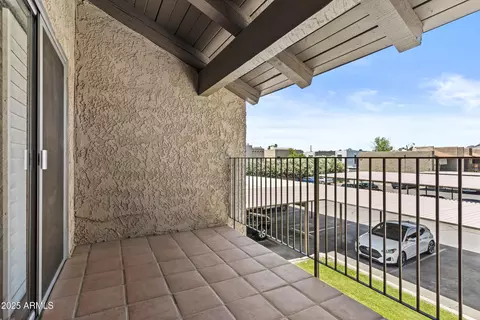 Exterior - 5525 E Thomas Rd #K16, Phoenix, AZ 85018 photo 1 of 8