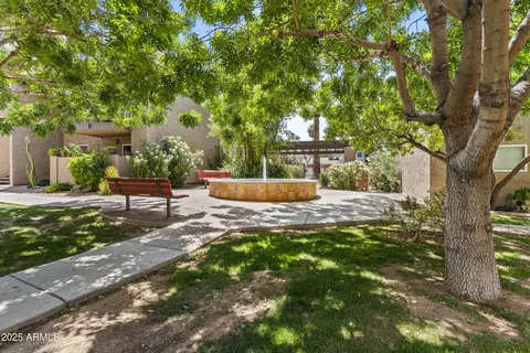 Exterior - 5525 E Thomas Rd #K16, Phoenix, AZ 85018 photo 6 of 8