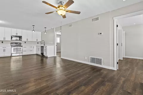 Living - 5525 E Thomas Rd #K16, Phoenix, AZ 85018 photo 1 of 5