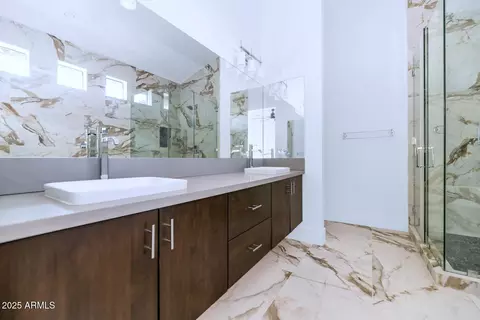 Bath - 301 E Jomax Rd, Phoenix, AZ 85085 photo 2 of 5