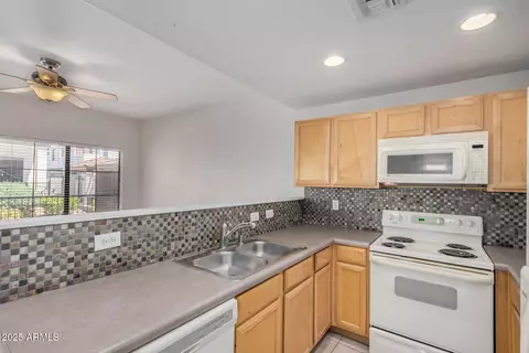 Kitchen - 3150 E Beardsley Rd #1091, Phoenix, AZ 85050 photo 1 of 2
