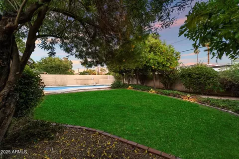 231 E Medlock Dr, Phoenix, AZ 85012 photo 5