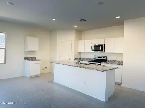 Kitchen - 5701 E Iris Dr, Florence, AZ 85132 photo 2 of 2