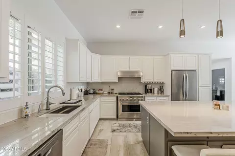 3406 E Pyrenees Pass, Phoenix, AZ 85018 photo 6