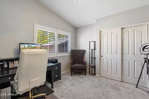 4569 E Lariat Ln, Phoenix, AZ 85050 photo 13