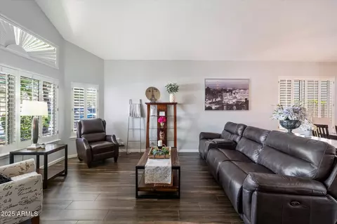 4569 E Lariat Ln, Phoenix, AZ 85050 photo 7