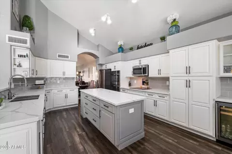 4569 E Lariat Ln, Phoenix, AZ 85050 photo 19