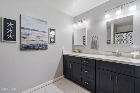 4569 E Lariat Ln, Phoenix, AZ 85050 photo 11