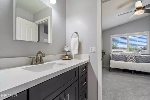 4569 E Lariat Ln, Phoenix, AZ 85050 photo 29