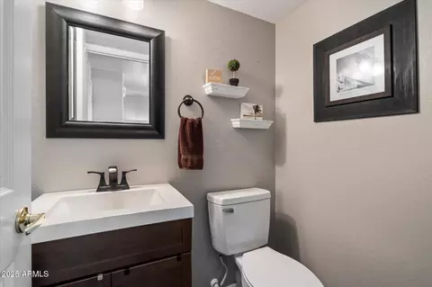 4569 E Lariat Ln, Phoenix, AZ 85050 photo 8