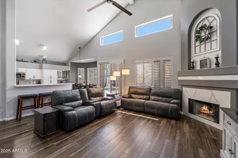 4569 E Lariat Ln, Phoenix, AZ 85050 photo 5
