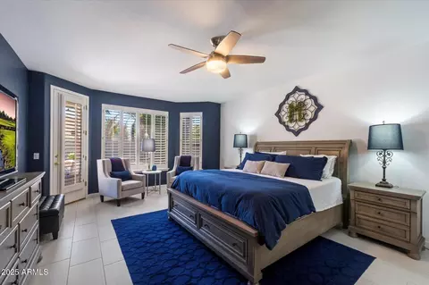 4569 E Lariat Ln, Phoenix, AZ 85050 photo 4