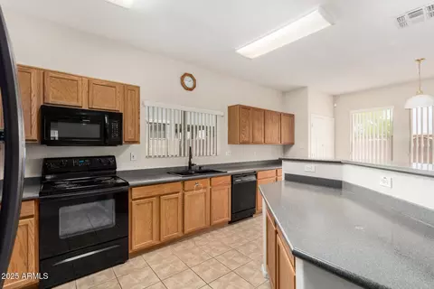 Kitchen - 11511 E Renata Ave, Mesa, AZ 85212 photo 6 of 6