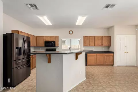 Kitchen - 11511 E Renata Ave, Mesa, AZ 85212 photo 3 of 6