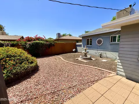 Exterior - 2537 E Hazelwood St, Phoenix, AZ 85016 photo 6 of 7