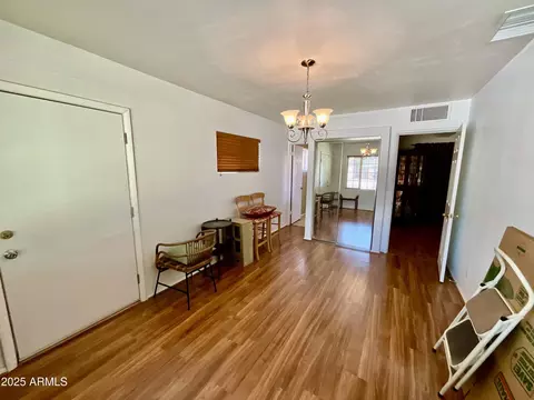 Dining - 2537 E Hazelwood St, Phoenix, AZ 85016 photo 2 of 2