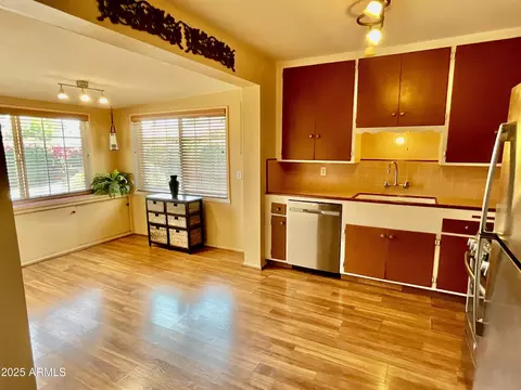 Kitchen - 2537 E Hazelwood St, Phoenix, AZ 85016 photo 1 of 2