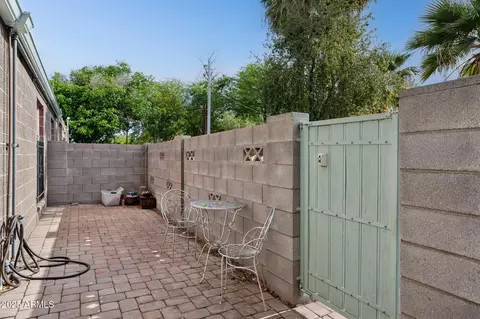 Exterior - 1101 E Bethany Home Rd #1, Phoenix, AZ 85014 photo 5 of 17