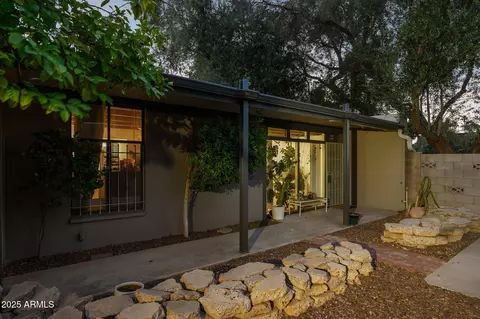 Exterior - 1101 E Bethany Home Rd #1, Phoenix, AZ 85014 photo 11 of 17