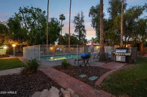 Exterior - 1101 E Bethany Home Rd #1, Phoenix, AZ 85014 photo 16 of 17