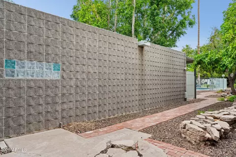 Exterior - 1101 E Bethany Home Rd #1, Phoenix, AZ 85014 photo 9 of 17