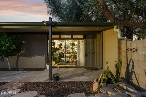 Exterior - 1101 E Bethany Home Rd #1, Phoenix, AZ 85014 photo 1 of 17