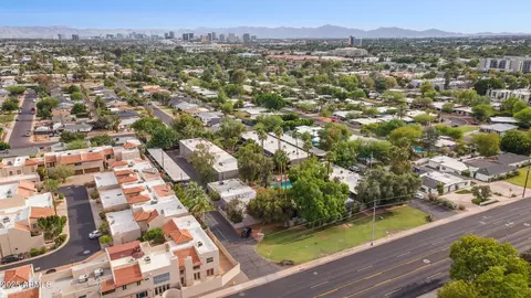 View/Area - 1101 E Bethany Home Rd #1, Phoenix, AZ 85014 photo 3 of 12