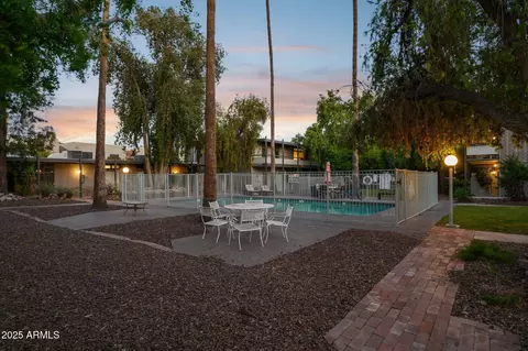 Exterior - 1101 E Bethany Home Rd #1, Phoenix, AZ 85014 photo 7 of 17