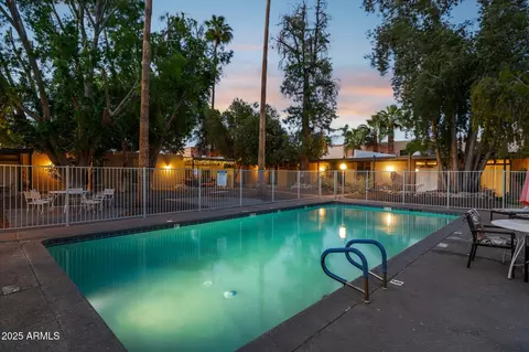 Exterior - 1101 E Bethany Home Rd #1, Phoenix, AZ 85014 photo 6 of 17