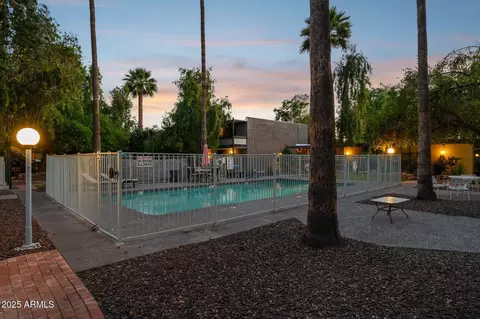 Exterior - 1101 E Bethany Home Rd #1, Phoenix, AZ 85014 photo 14 of 17