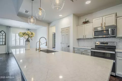 Kitchen - 10925 E Toluca Ave, Mesa, AZ 85212 photo 5 of 9