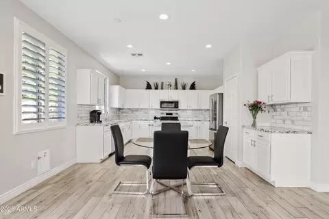 Kitchen - 4976 E Thunderbird Dr, Chandler, AZ 85249 photo 2 of 4
