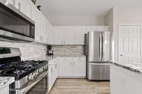 Kitchen - 4976 E Thunderbird Dr, Chandler, AZ 85249 photo 3 of 4