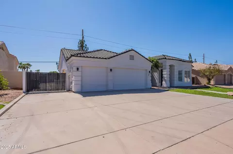 1062 N Robin Ln, Mesa, AZ 85213
