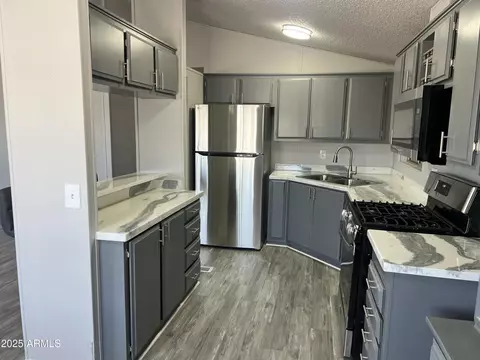 10701 N 99th Ave #115, Peoria, AZ 85345