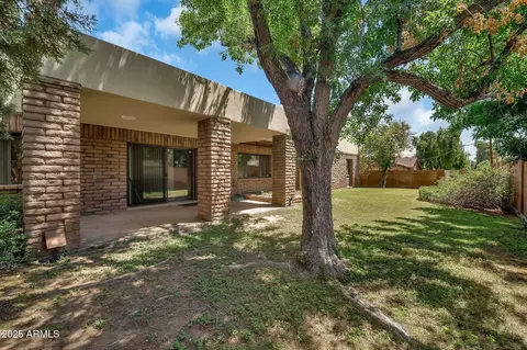 Exterior - 7037 N 11th Dr, Phoenix, AZ 85021 photo 6 of 7