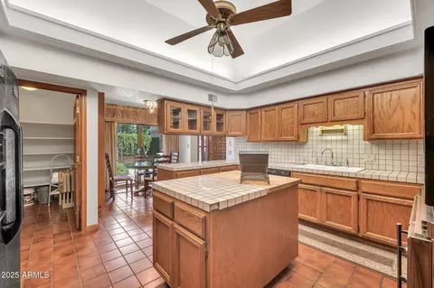 Kitchen - 7037 N 11th Dr, Phoenix, AZ 85021 photo 2 of 3