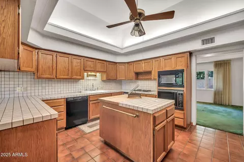 Kitchen - 7037 N 11th Dr, Phoenix, AZ 85021 photo 3 of 3