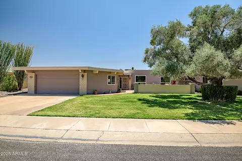 10643 W Pineaire Dr W, Sun City, AZ 85351