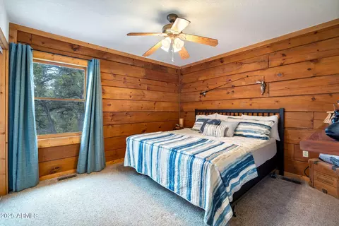 Bedroom - 2245 Double Bogey Way, Overgaard, AZ 85933 photo 5 of 6
