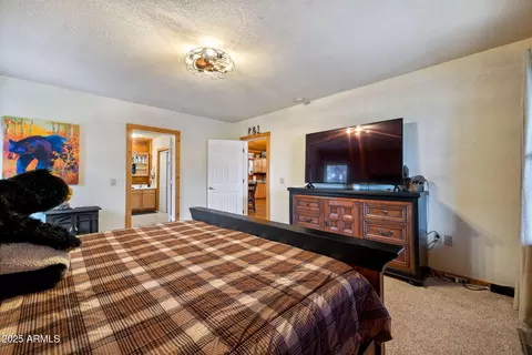 Bedroom - 2245 Double Bogey Way, Overgaard, AZ 85933 photo 2 of 6