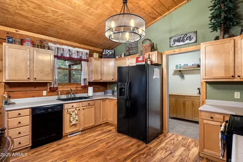 Kitchen - 2245 Double Bogey Way, Overgaard, AZ 85933 photo 1 of 2