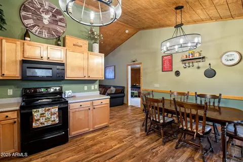 Dining - 2245 Double Bogey Way, Overgaard, AZ 85933 photo 2 of 2