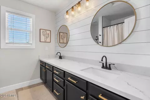 Bath - 2466 E Harrison Ct, Gilbert, AZ 85295 photo 2 of 5