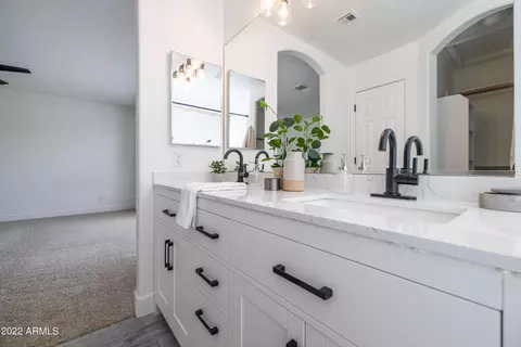 Bath - 2889 E Tyson Ct, Gilbert, AZ 85295 photo 4 of 5