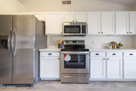 Kitchen - 2889 E Tyson Ct, Gilbert, AZ 85295 photo 5 of 7