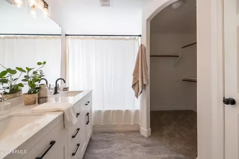 Bath - 2889 E Tyson Ct, Gilbert, AZ 85295 photo 3 of 5