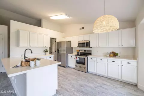 Kitchen - 2889 E Tyson Ct, Gilbert, AZ 85295 photo 2 of 7
